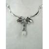 Pendentif Papillon Long avec Perle et Grenats