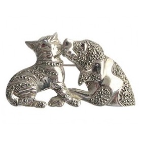 Broche De Style Retro Chat En Argent Avec Rubis Broche De Style Retro Chat En Argent Avec Rubis