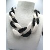 Collier Torsadé Vintage en Résine blanche et noire