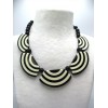 Collier Vintage en résine noir et blanc