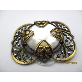 Broche Ancienne en Pierre de Nacre