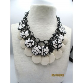 Collier Vintage Noir et Blanc en Résine