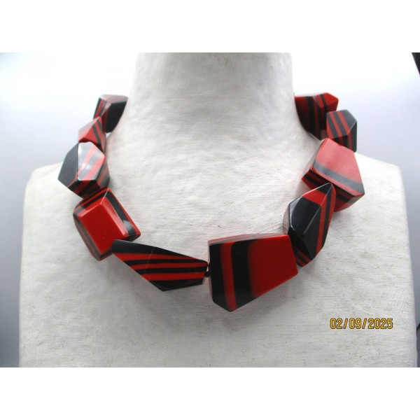 Collier Vintage Femme en résine Rouge et Noire