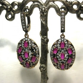 Boucles d'oreilles avec zirconium en rubis