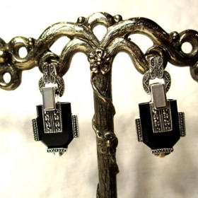 Boucle d'oreille style art déco en argent et onyx noir