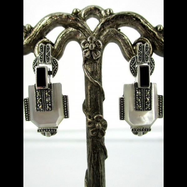 Boucle d'oreille art déco en argent avec nacre et onyx