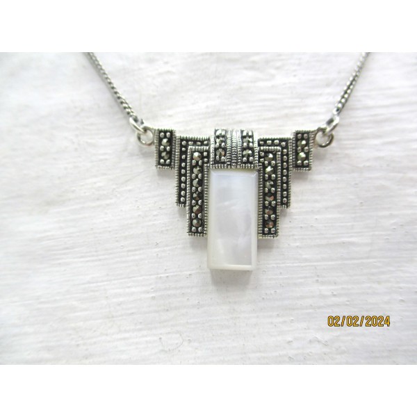 Pendentif art déco en nacre et marcassites