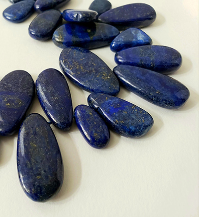 Pierres de lapis lazuli brutes